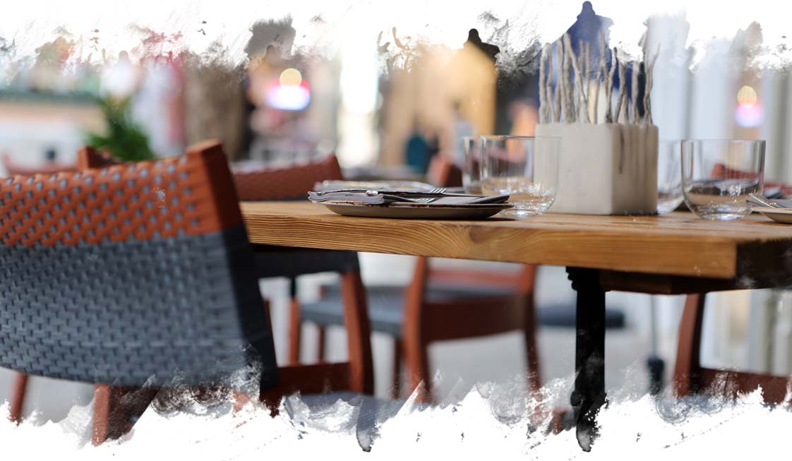 Empty table at resturant.